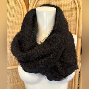 Joe Boxer black, soft fur field scarf